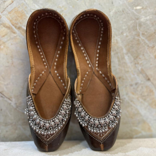 GHUNGROO Punjabi Jutti casual in leather work 03121