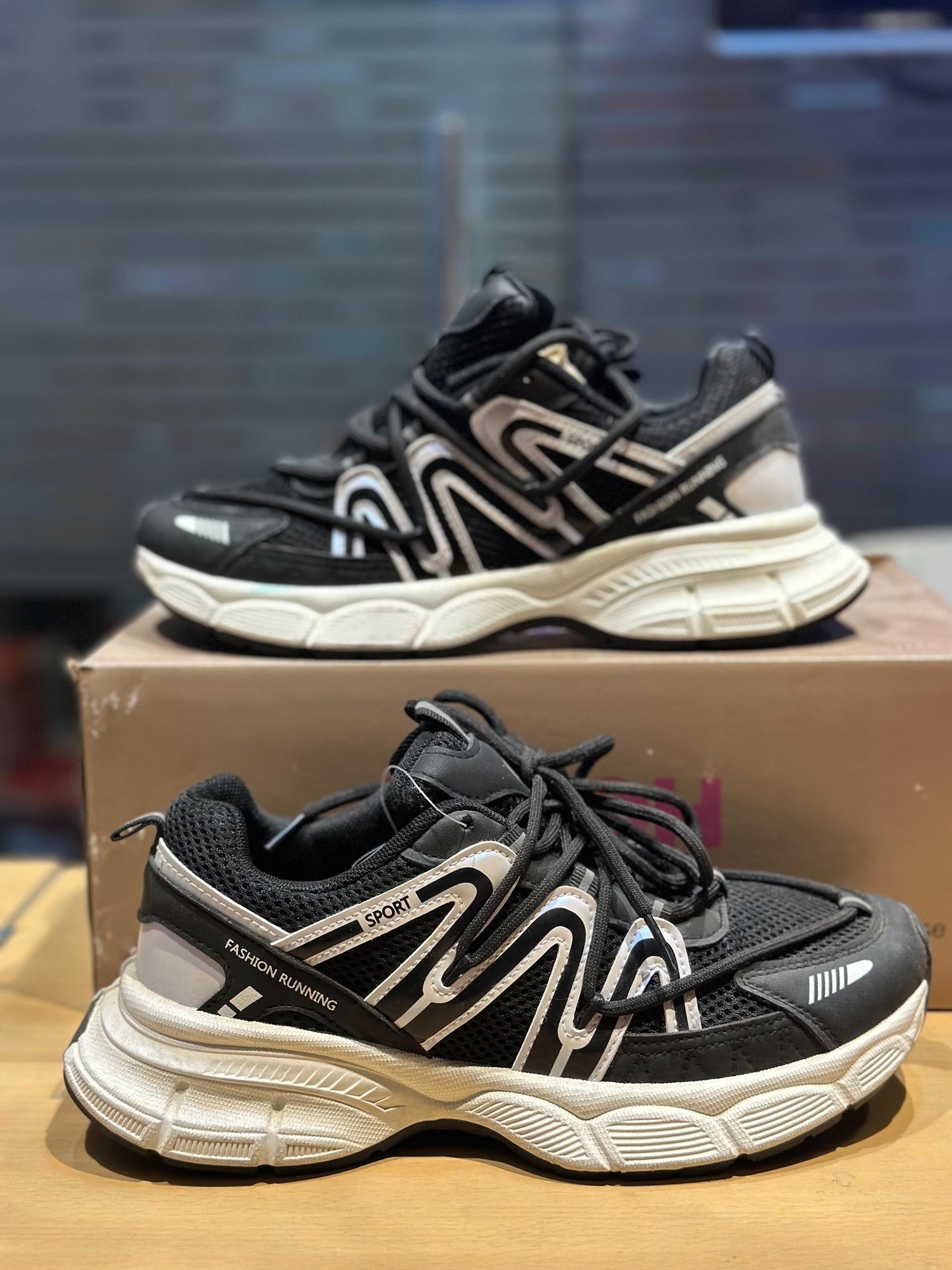 SPORT SHOE 18