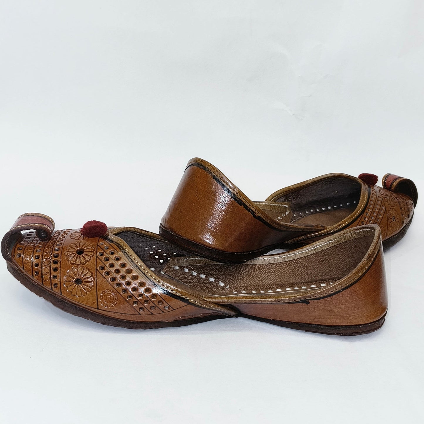 Punjabi Jutti Heavy Leather Pom Pom Work2517